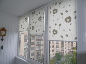 Установка рулонных штор на пластиковые окна в Всеволожске
